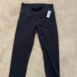 Womens high rise, go dry, old navy active leggings. Size medium, black color.